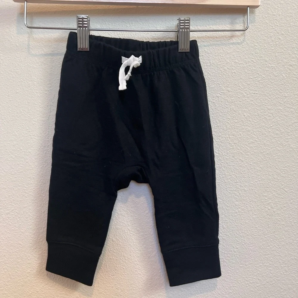Cat & Jack Black Basic Joggers size 6-9 months unisex​​